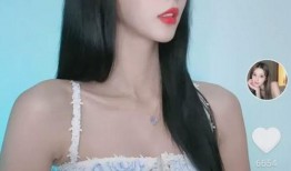 网红吃瓜纹身美女图片,性感魅力引爆眼球